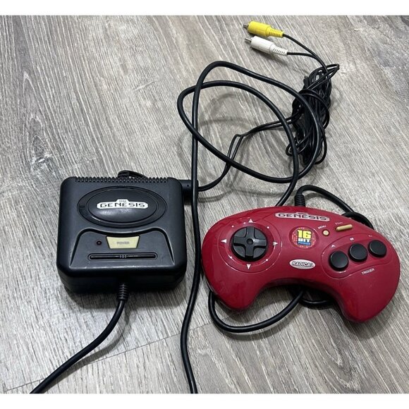 Sega Genesis Mini Console Set 2004 Radica 16 Bit Red - Picture 1 of 6